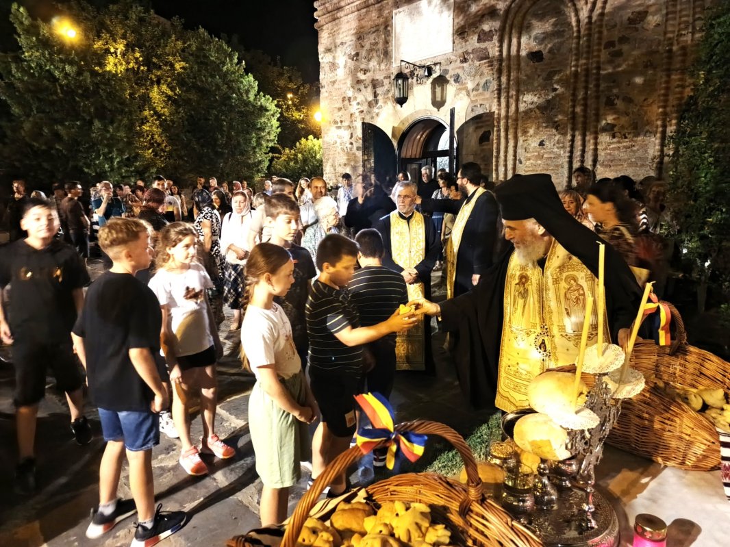 Bucuria celor necăjiți, continuu aproape de cei neapropiați 305758