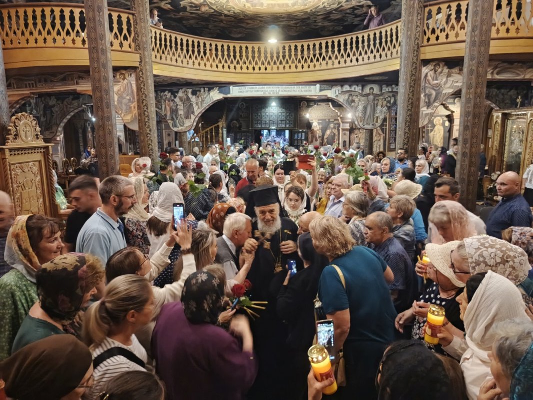 Bucuria celor necăjiți, continuu aproape de cei neapropiați 305759