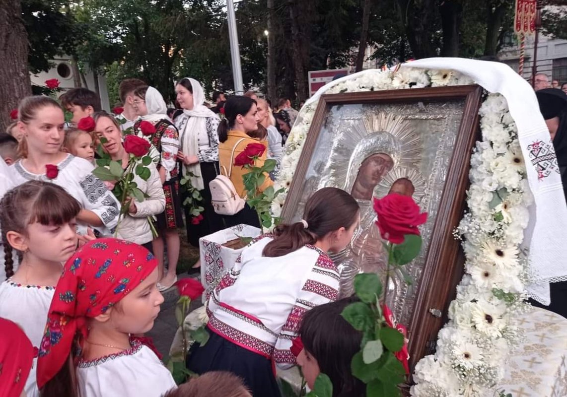 Bucuria celor necăjiți, continuu aproape de cei neapropiați 305765