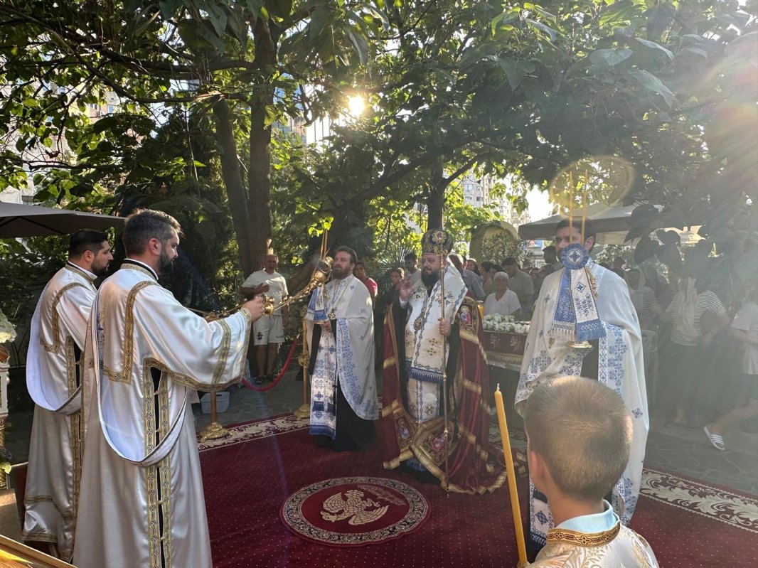 Cântare de preamărire adusă Maicii Domnului la Paraclisul Catedralei Naţionale 305955