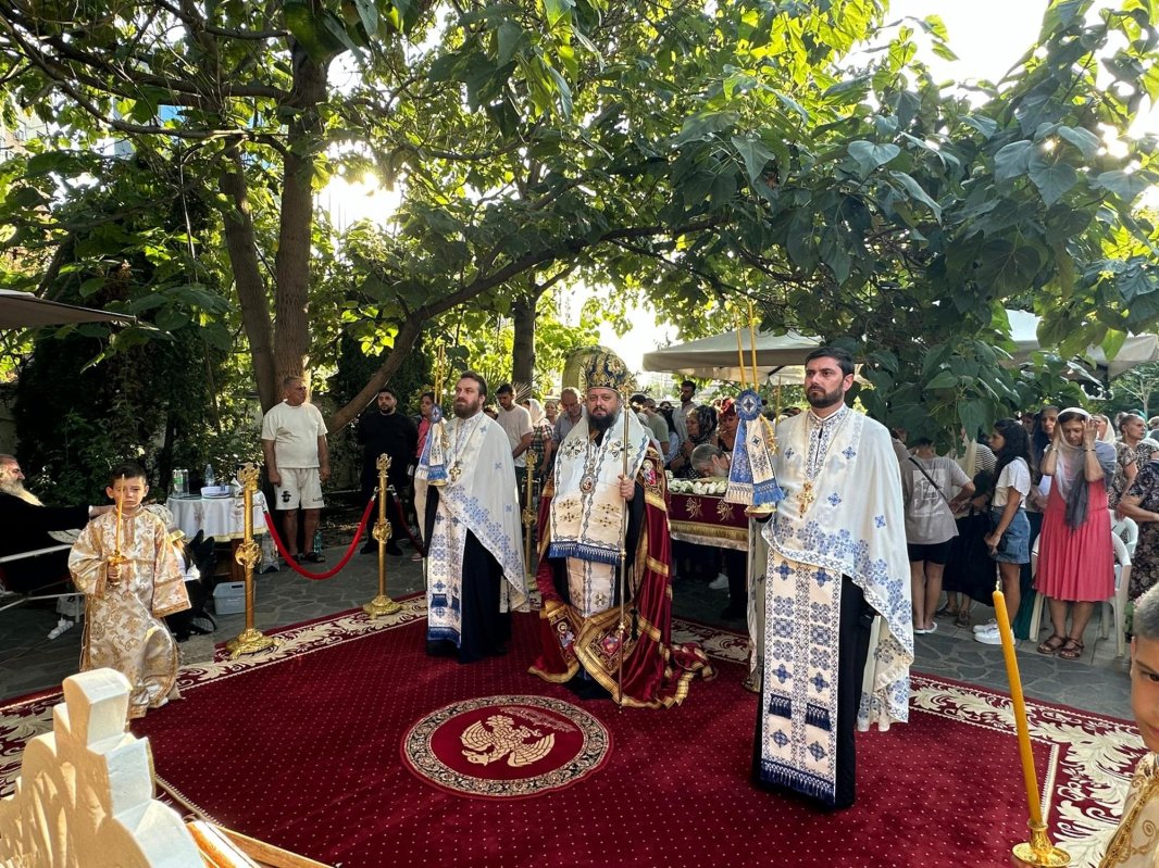 Cântare de preamărire adusă Maicii Domnului la Paraclisul Catedralei Naţionale 305957