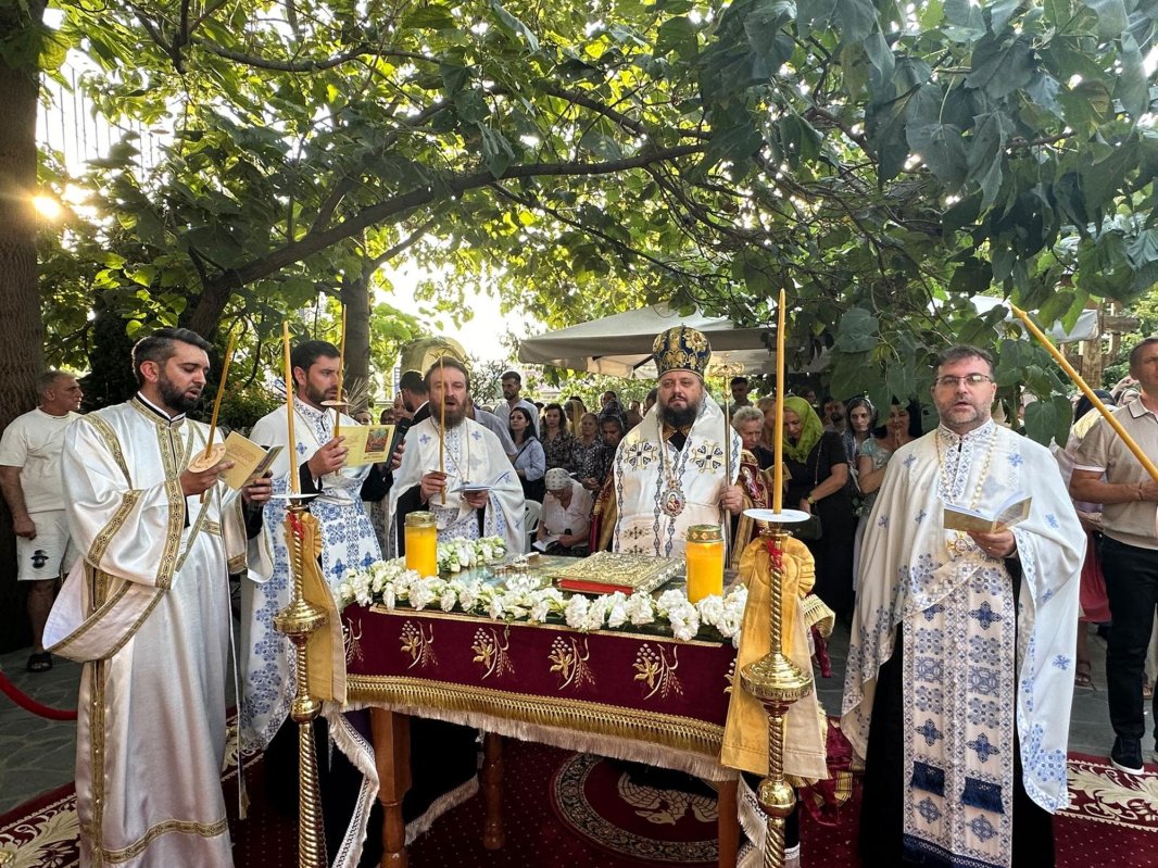 Cântare de preamărire adusă Maicii Domnului la Paraclisul Catedralei Naţionale 305958