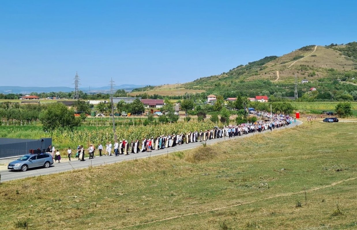 Pelerinajul „La Nicula colo‑n deal” 305865