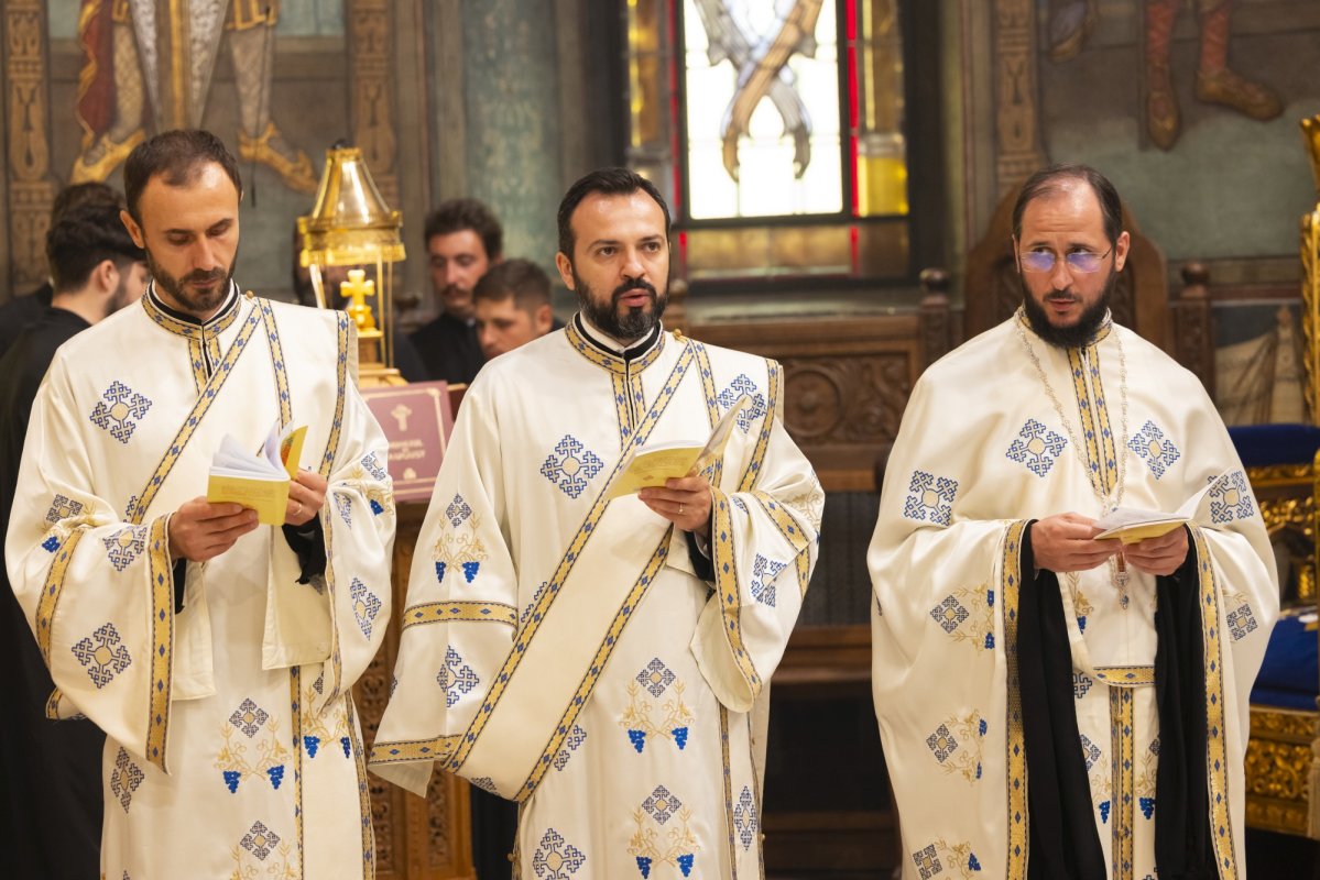 Prohodul Maicii Domnului la Catedrala Patriarhală 305916