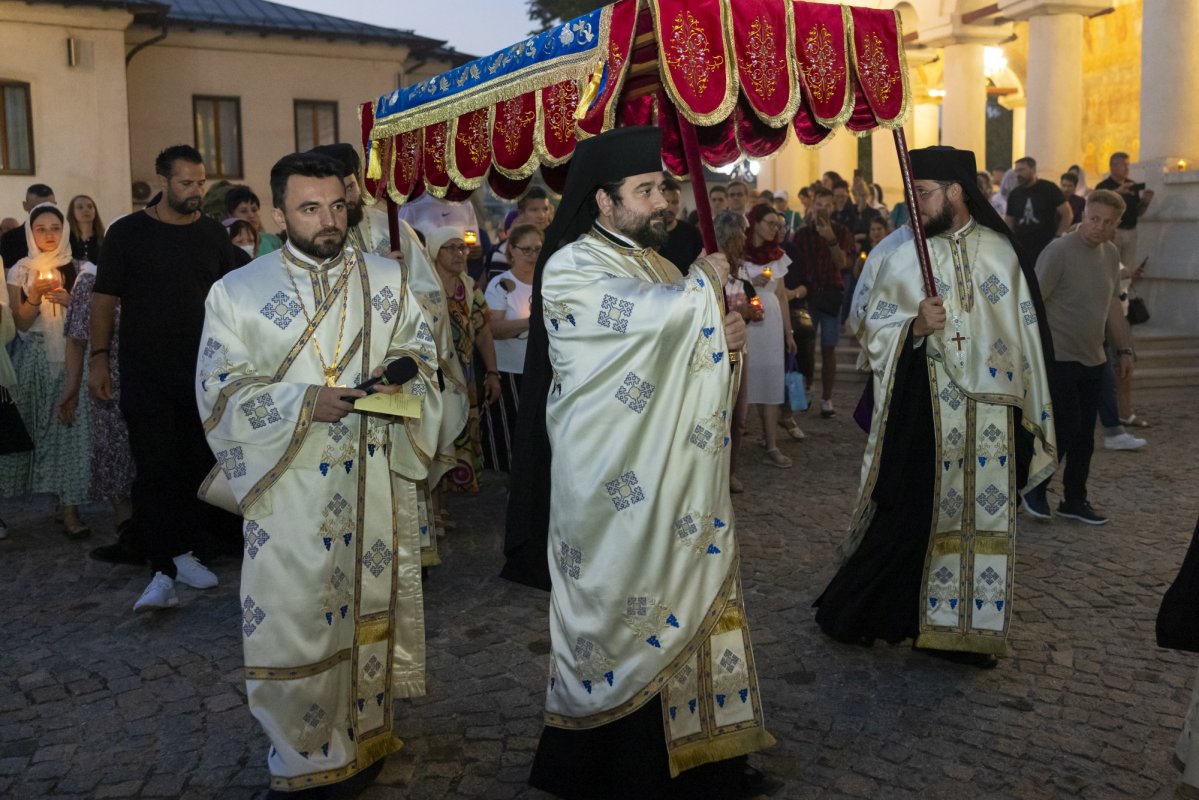 Prohodul Maicii Domnului la Catedrala Patriarhală 305932