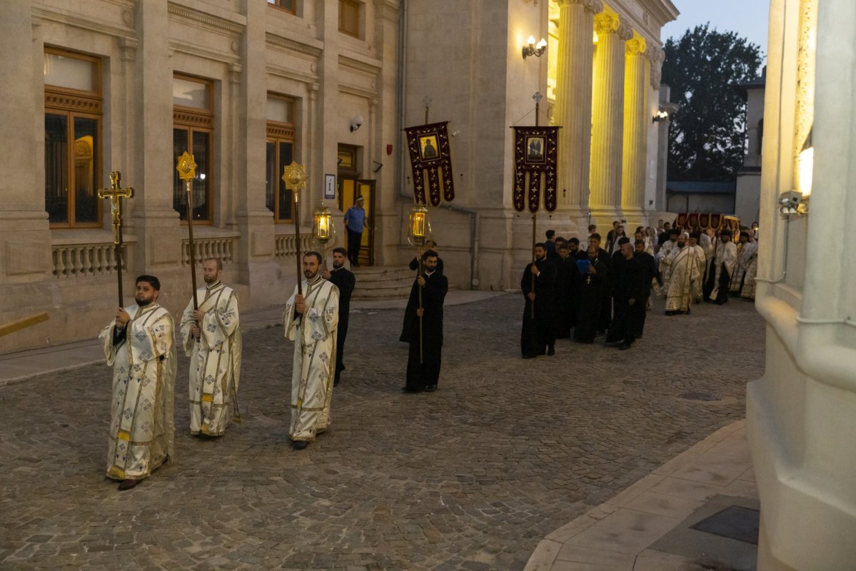 Prohodul Maicii Domnului la Catedrala Patriarhală 305935