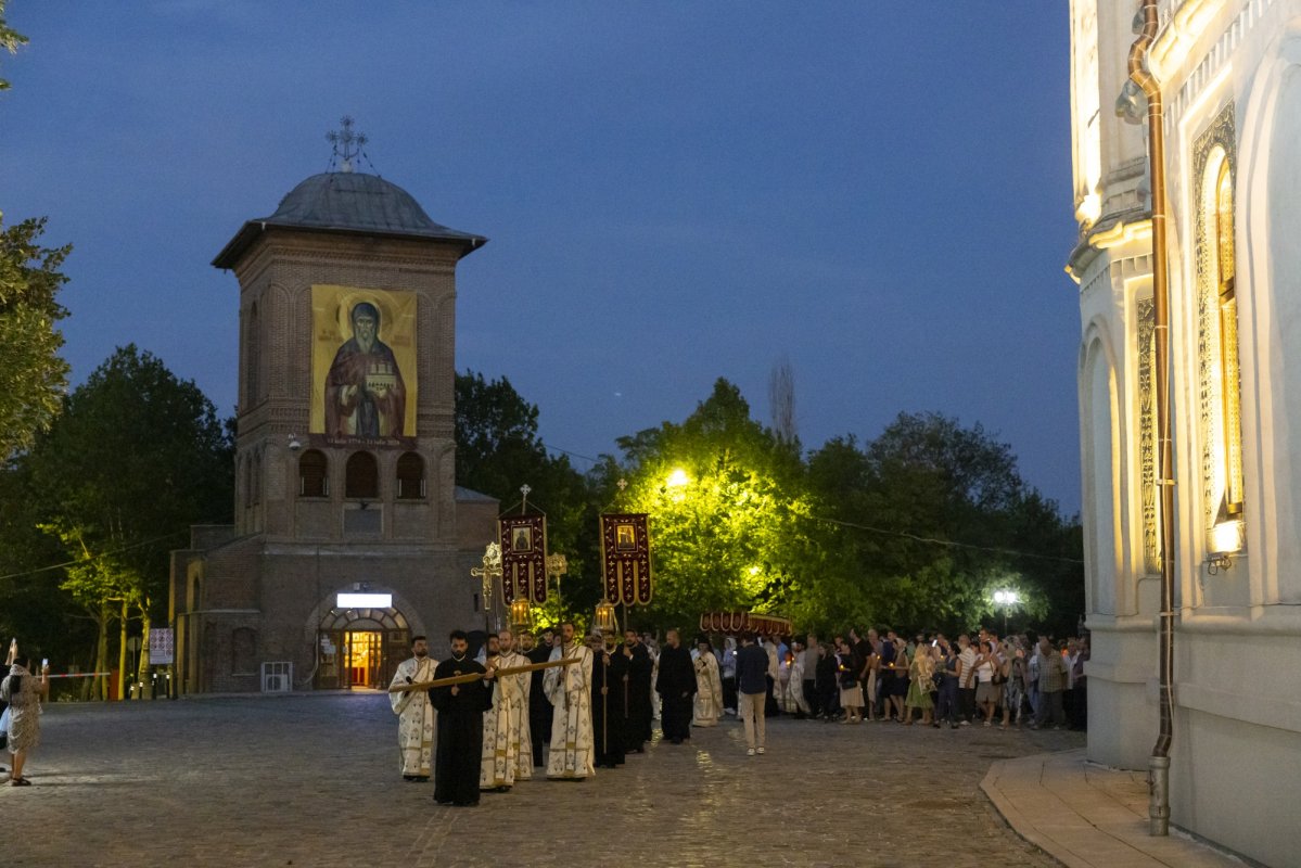 Prohodul Maicii Domnului la Catedrala Patriarhală 305944