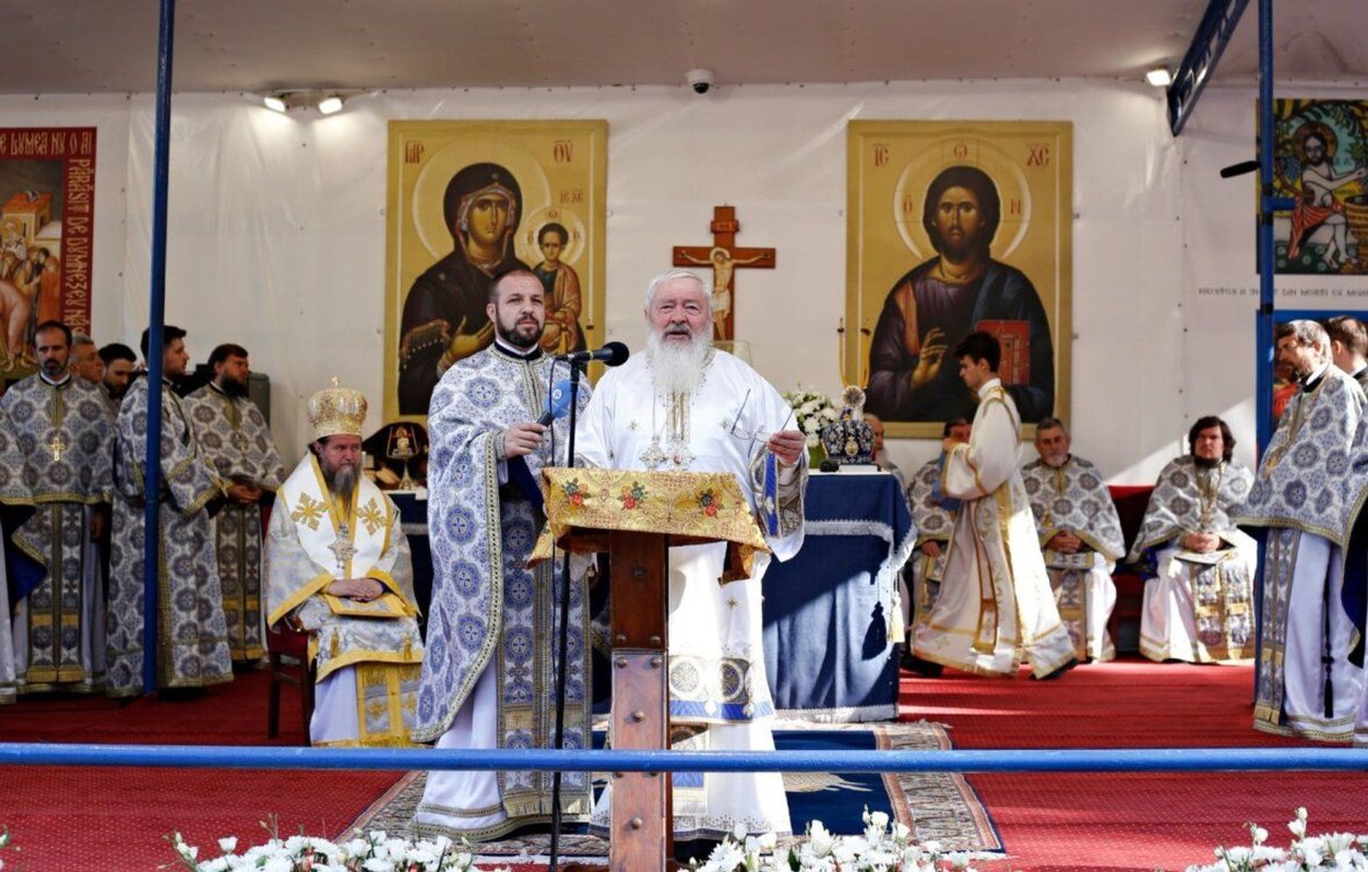 Zeci de mii de pelerini la Mănăstirea Nicula 306029