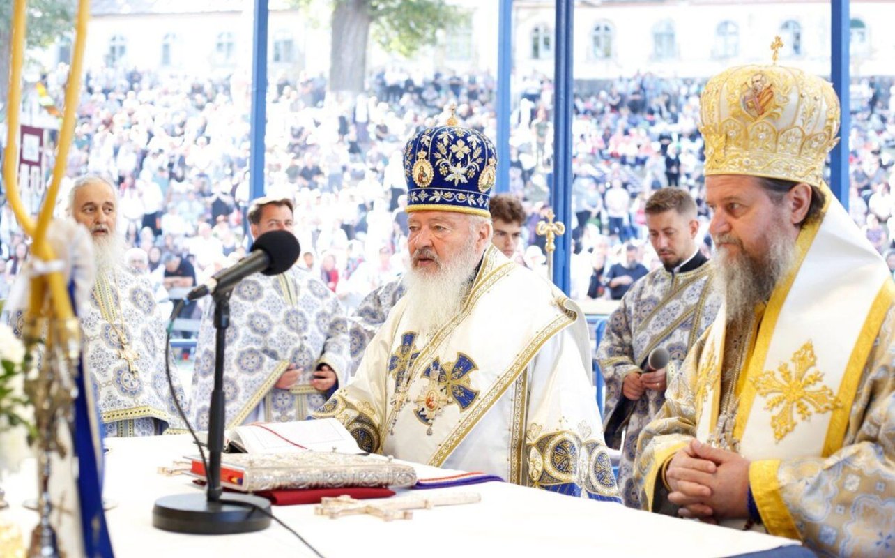 Zeci de mii de pelerini la Mănăstirea Nicula 306031