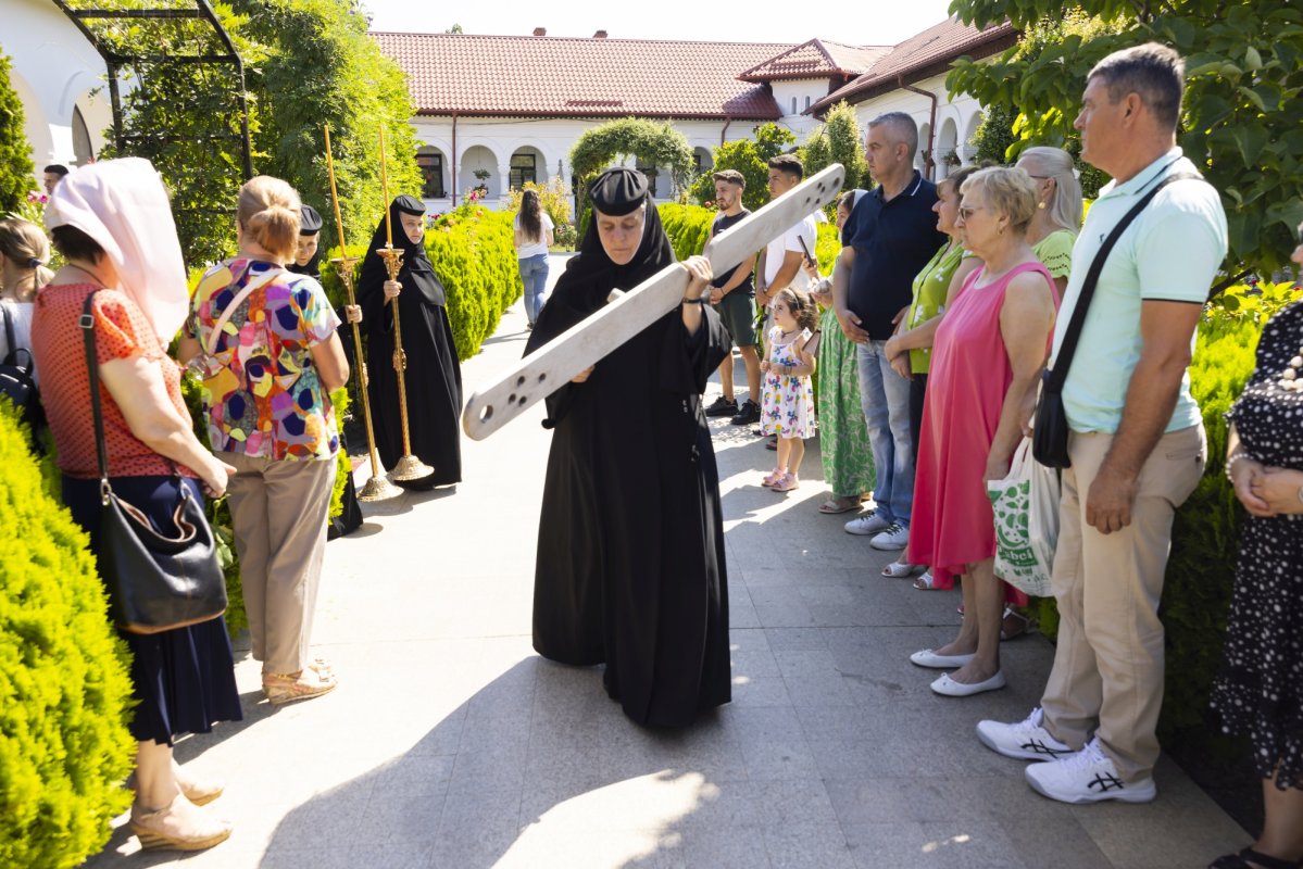 Zi de hram la Mănăstirea Ghighiu de lângă Ploiești 306003