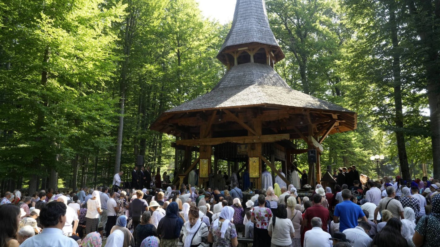 Mănăstirea Brâncoveanu de la Sâmbăta de Sus, în sărbătoare 306044