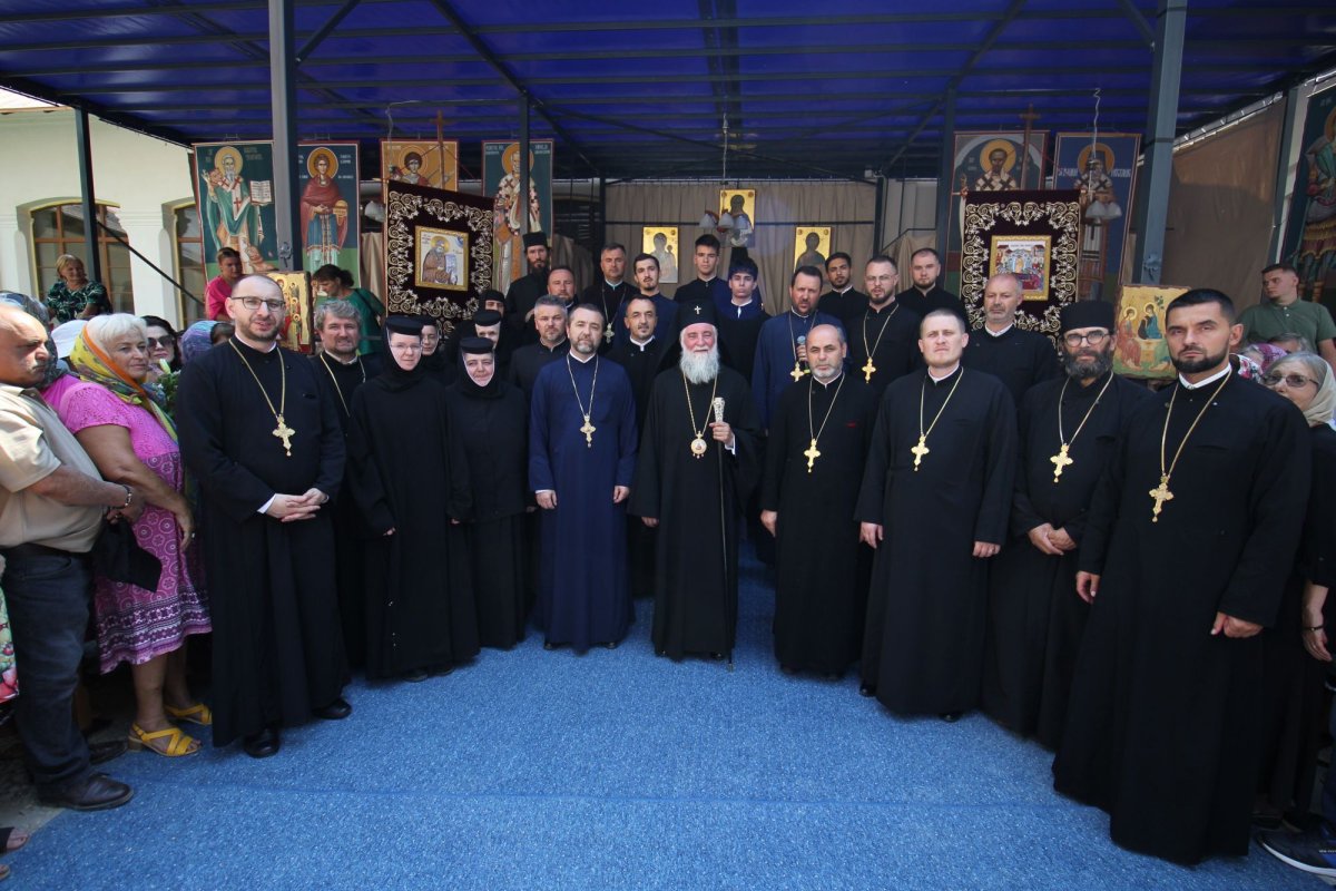 Prăznuire cu fast liturgic la Mănăstirea Tismana 306164