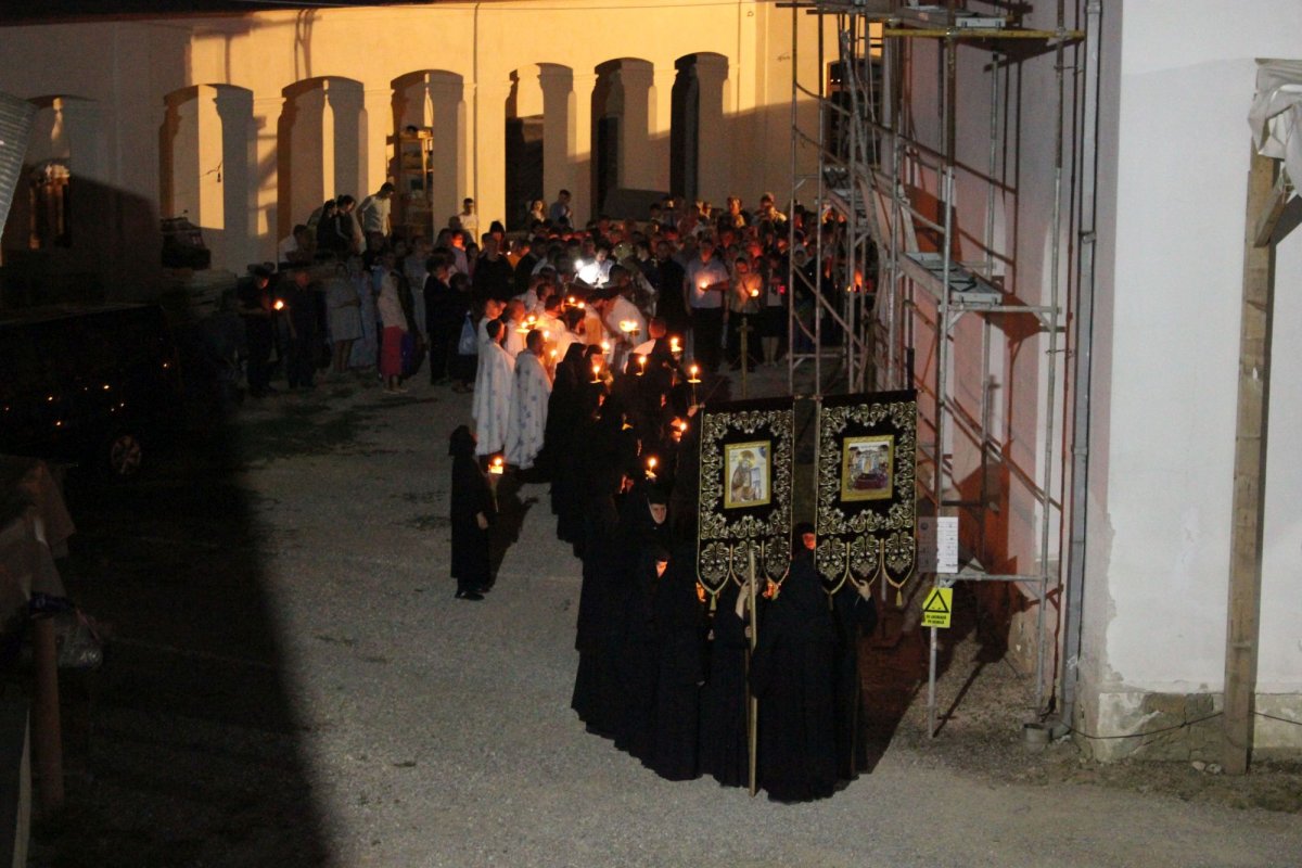 Prăznuire cu fast liturgic la Mănăstirea Tismana 306169