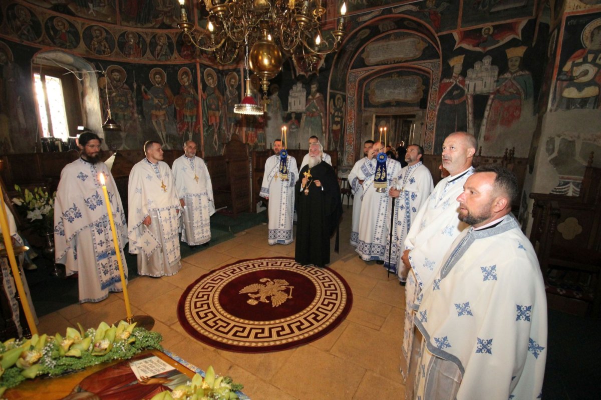 Prăznuire cu fast liturgic la Mănăstirea Tismana 306171