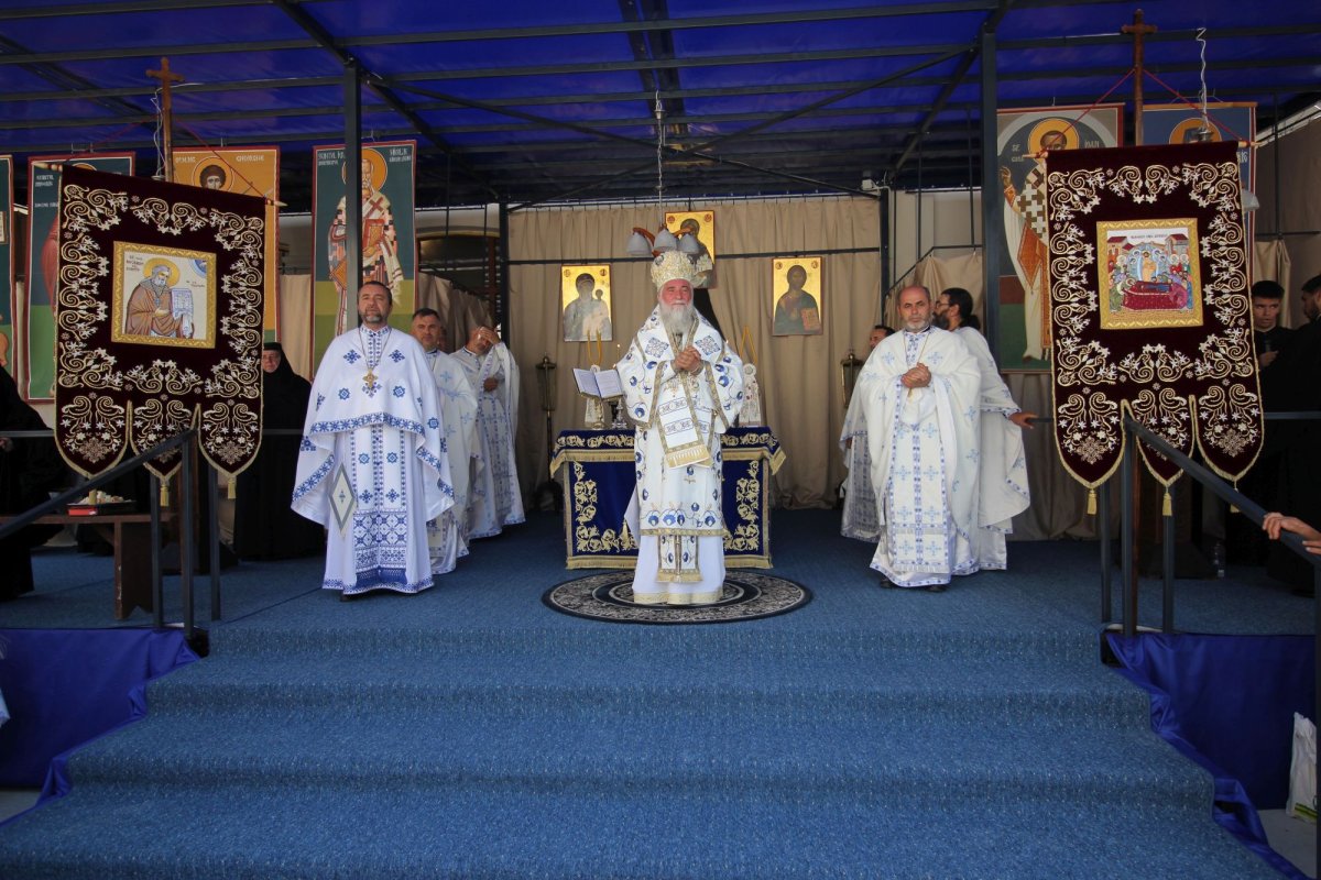 Prăznuire cu fast liturgic la Mănăstirea Tismana 306172