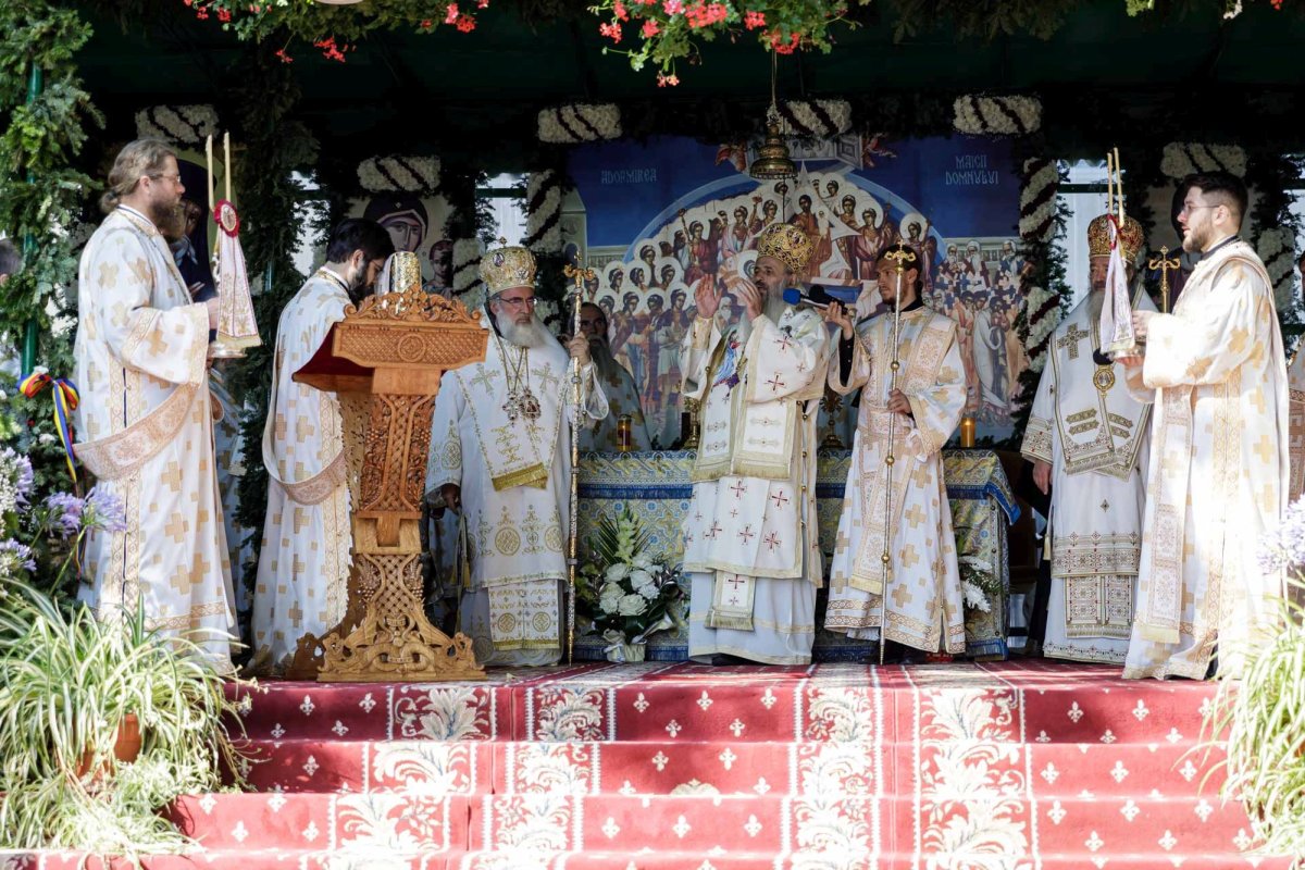 Zile de sărbătoare la Mănăstirea Văratec 306219