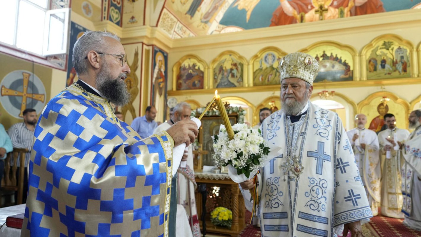 Binecuvântare arhierească la biserica din Gura Văii, Braşov 306236