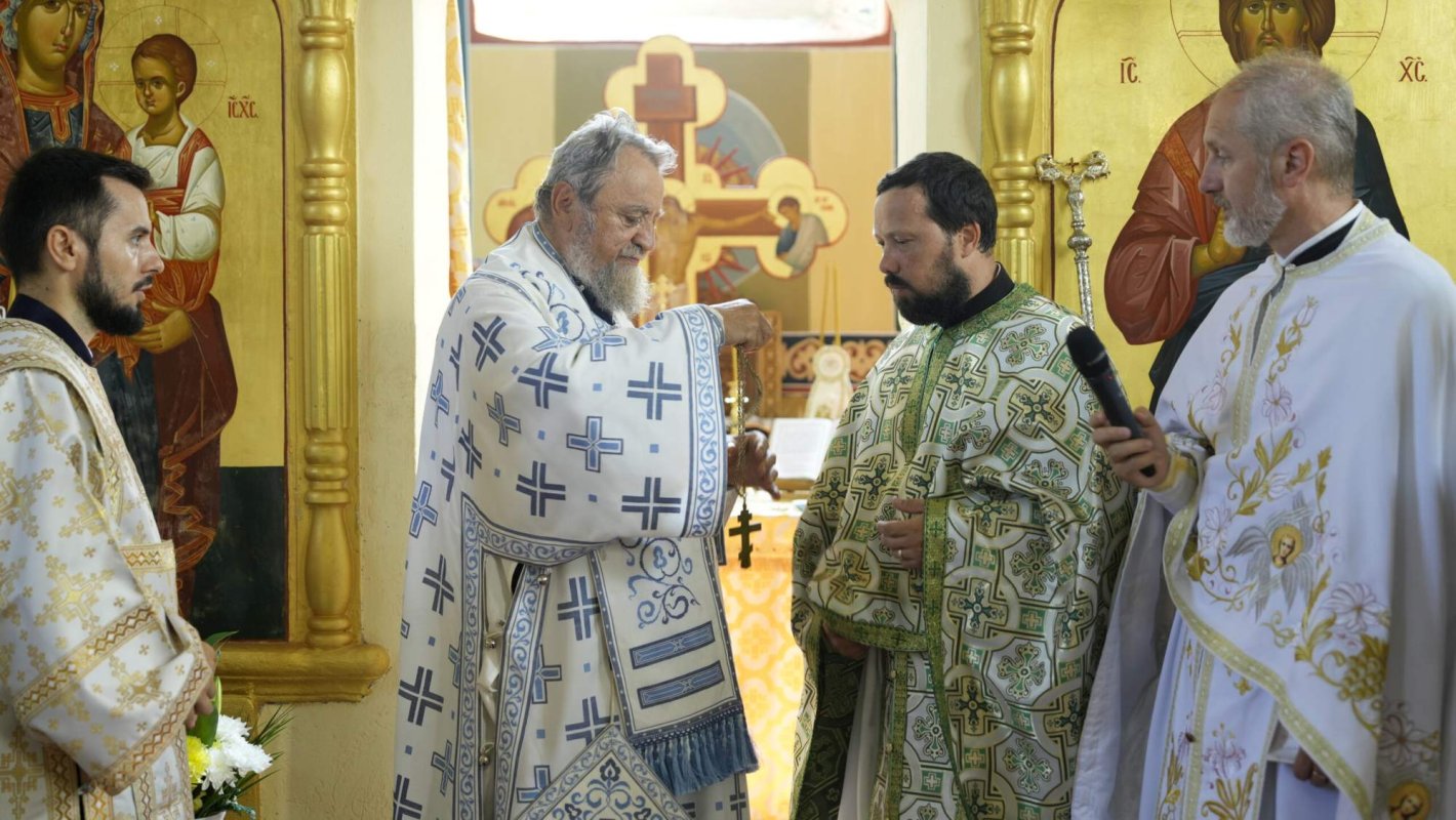 Binecuvântare arhierească la biserica din Gura Văii, Braşov 306237