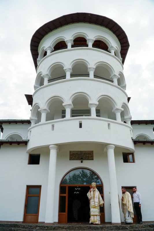 Binecuvântare la o mănăstire argeșeană 306269