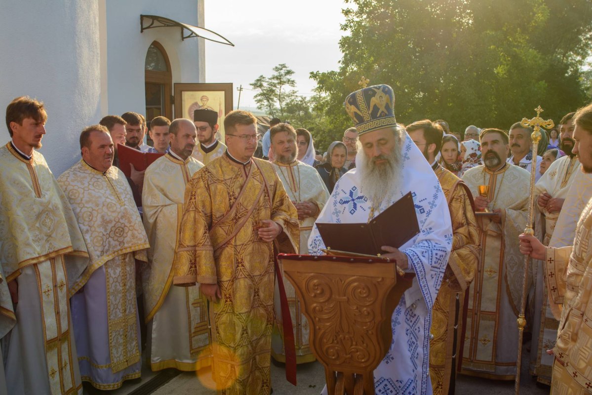 Veșmânt nou de har pentru biserica din Mândrești-Ungureni 306245