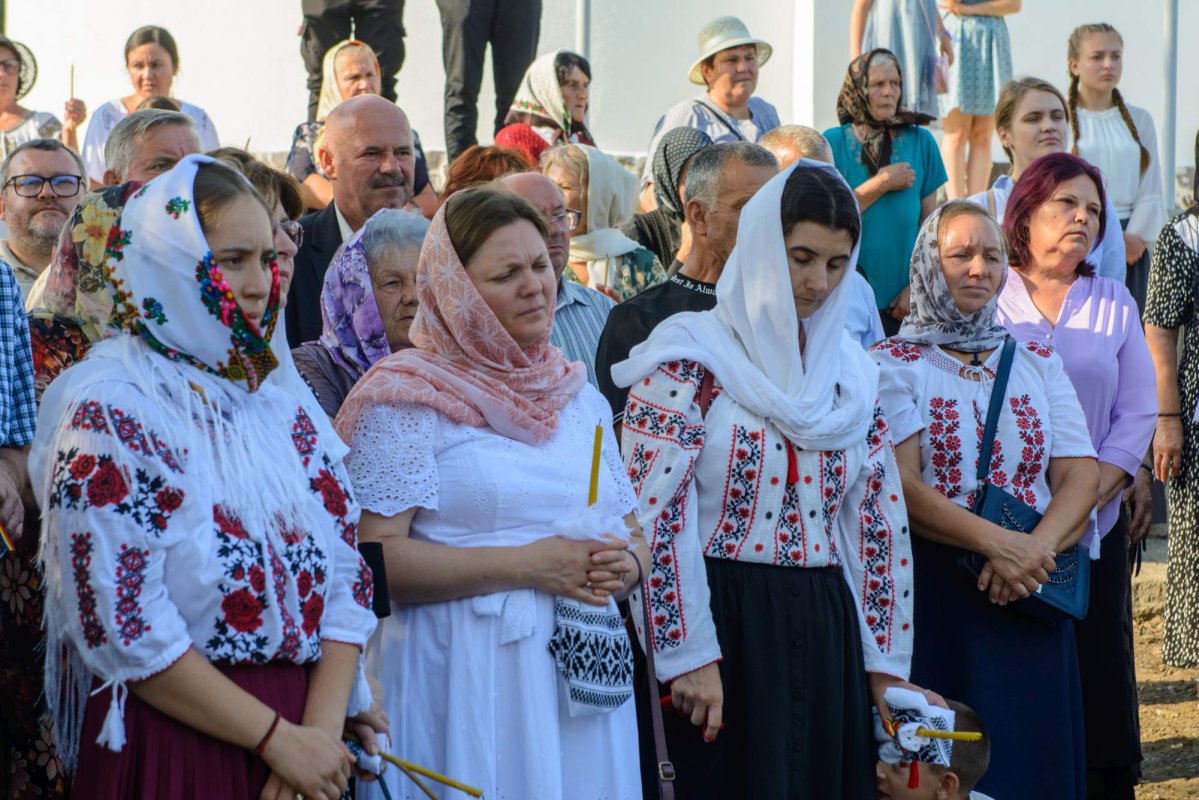 Veșmânt nou de har pentru biserica din Mândrești-Ungureni 306247