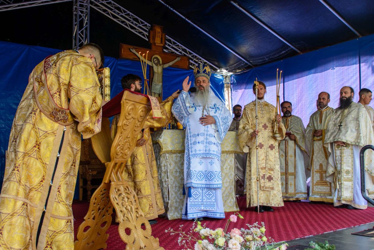 Veșmânt nou de har pentru biserica din Mândrești-Ungureni 306249