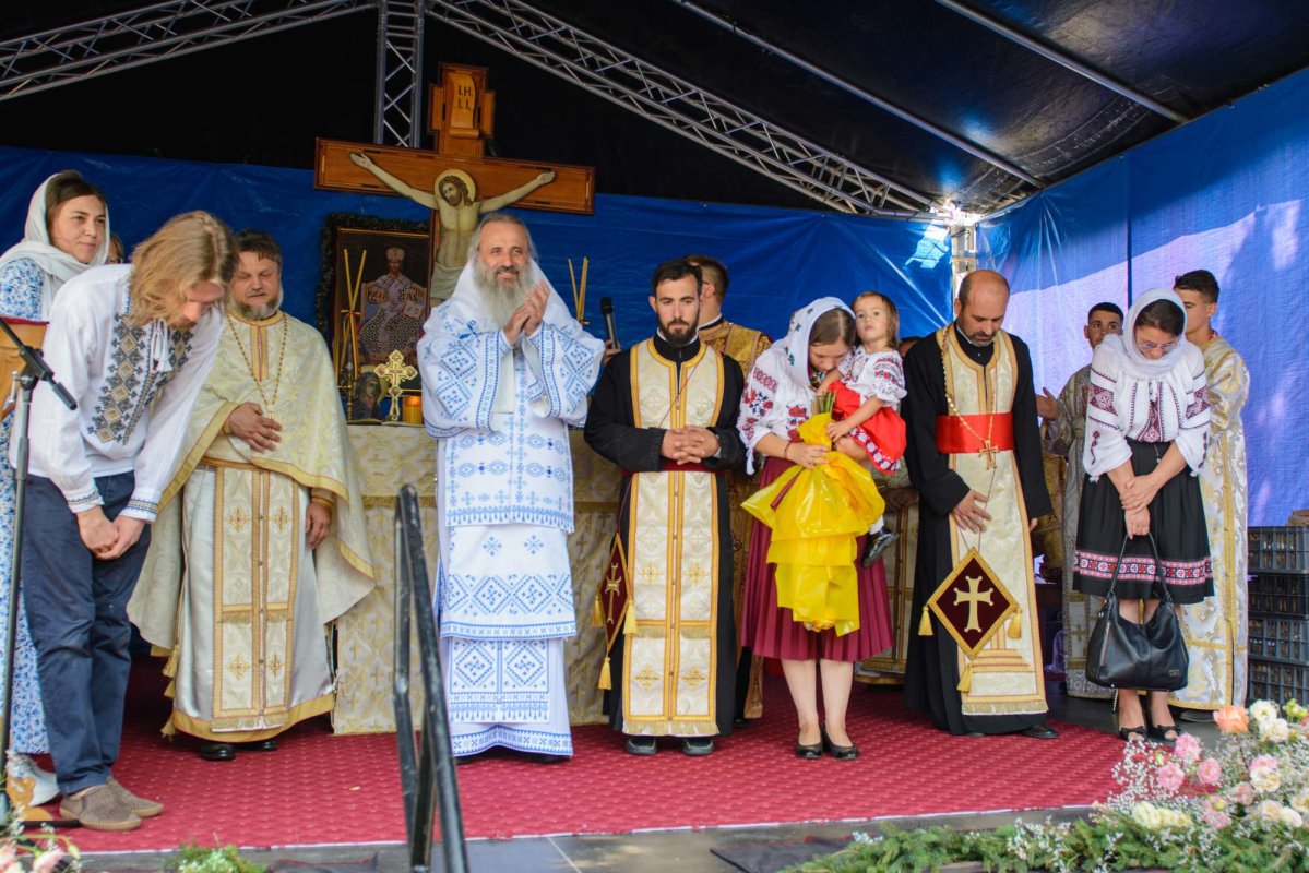 Veșmânt nou de har pentru biserica din Mândrești-Ungureni 306250