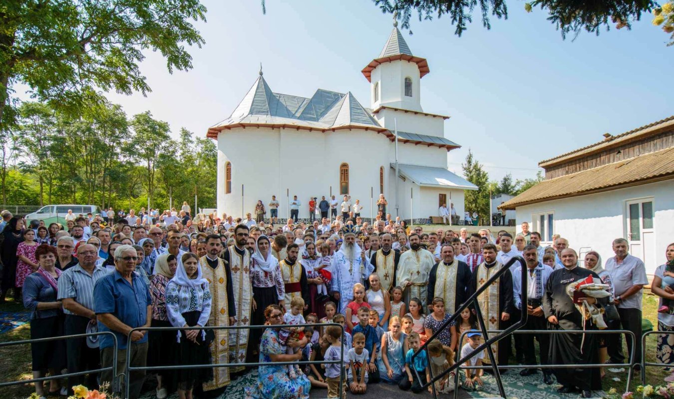 Veșmânt nou de har pentru biserica din Mândrești-Ungureni 306255