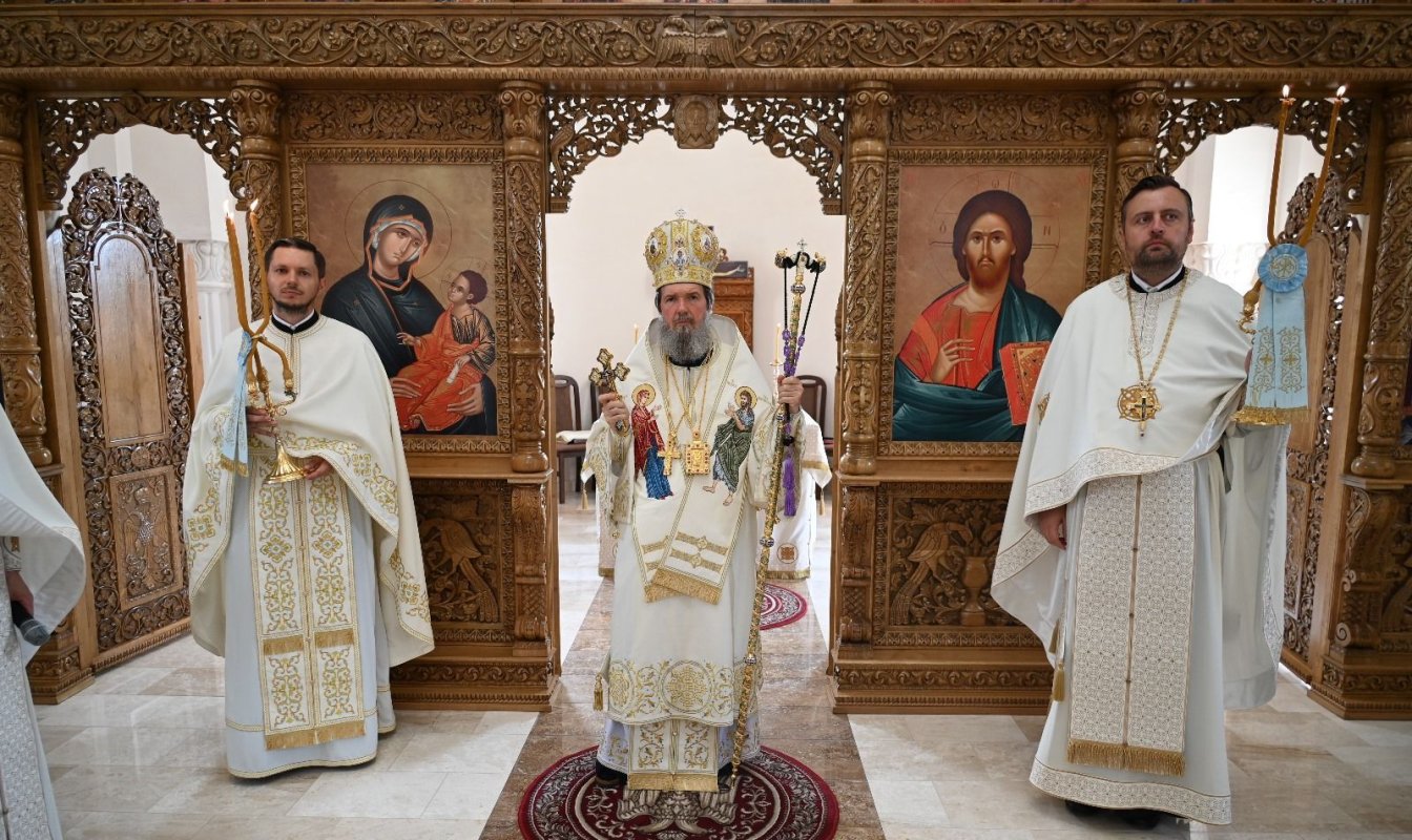 Dumnezeiască Liturghie în noua biserică a Parohiei Holod 306511