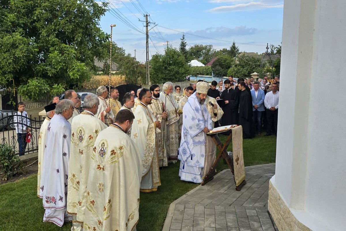 Sfințire de biserică în județul Iași 306507