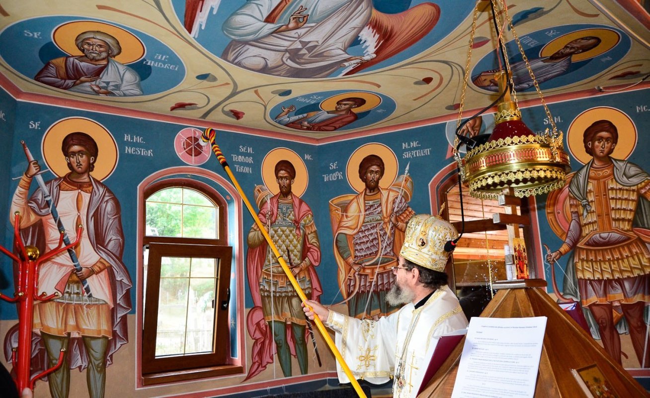 Slujirile ierarhilor hunedoreni în Duminica a 8-a după Rusalii 306518