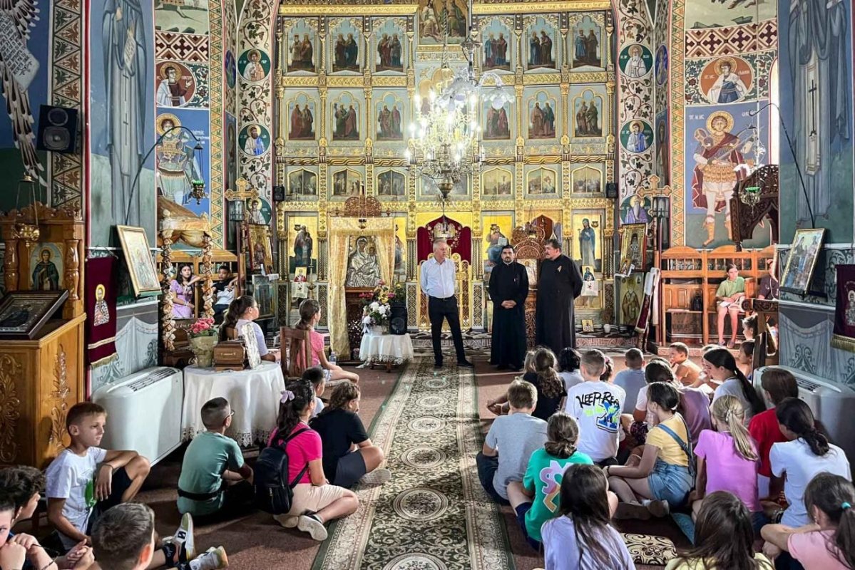 Copiii din taberele de vară ale Arhiepiscopiei Iașilor au participat la un curs despre protecția mediului 306578