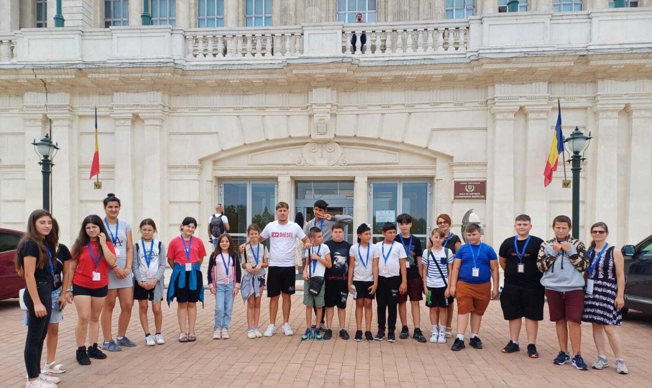 Excursia „Călătorie prin experiență și descoperire” la Palatul Parlamentului 306609