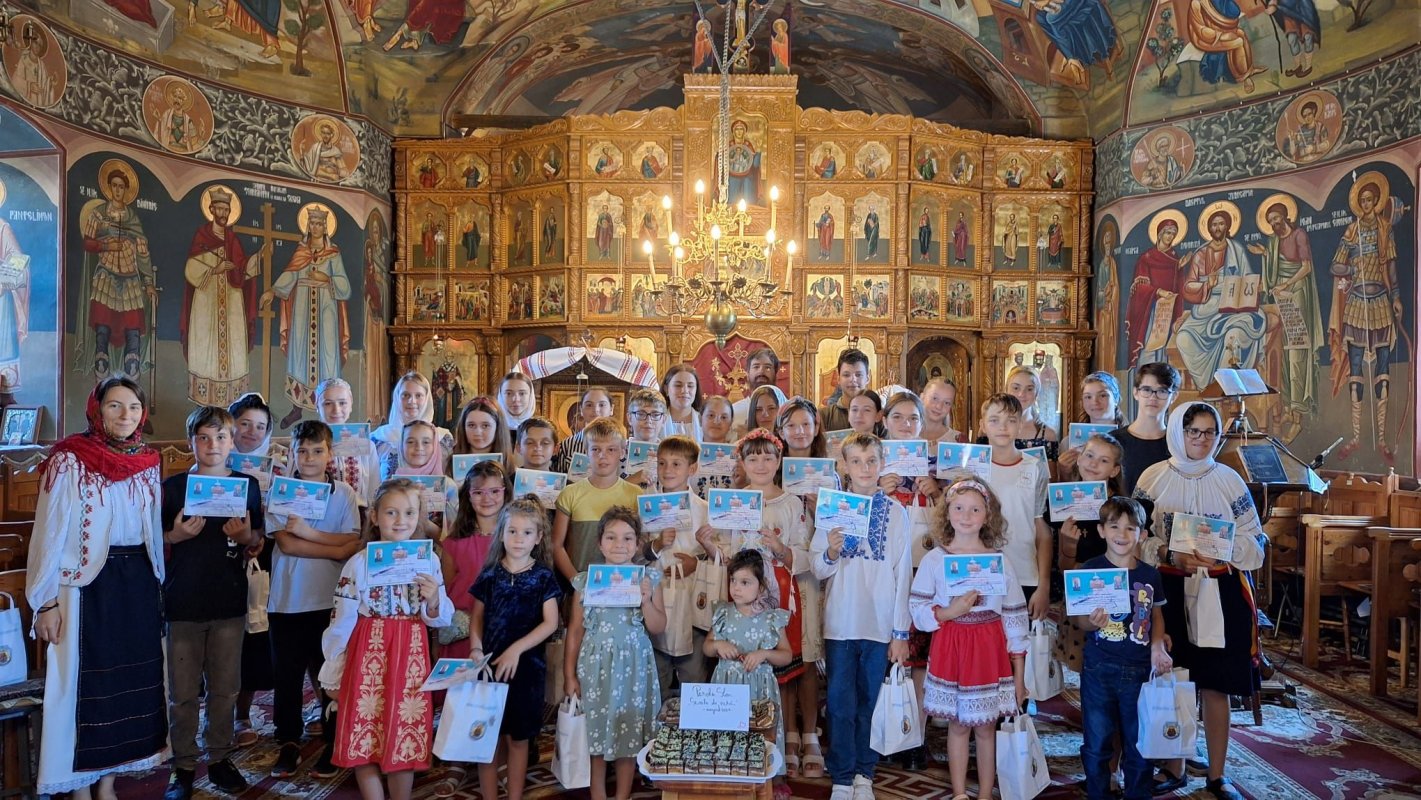 Creativitate, bucurie și educație religioasă la Școala de vară de la Slon 306616