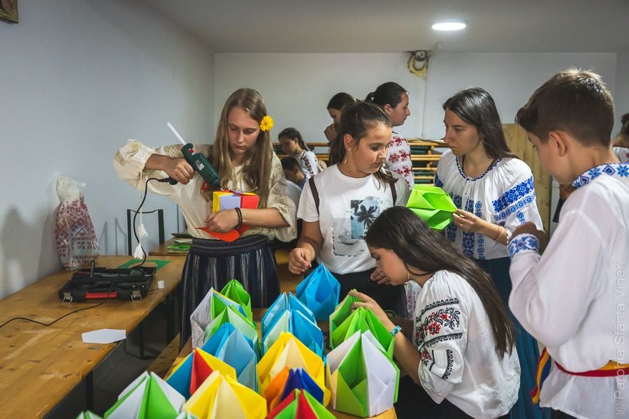 Creativitate, bucurie și educație religioasă la Școala de vară de la Slon 306618