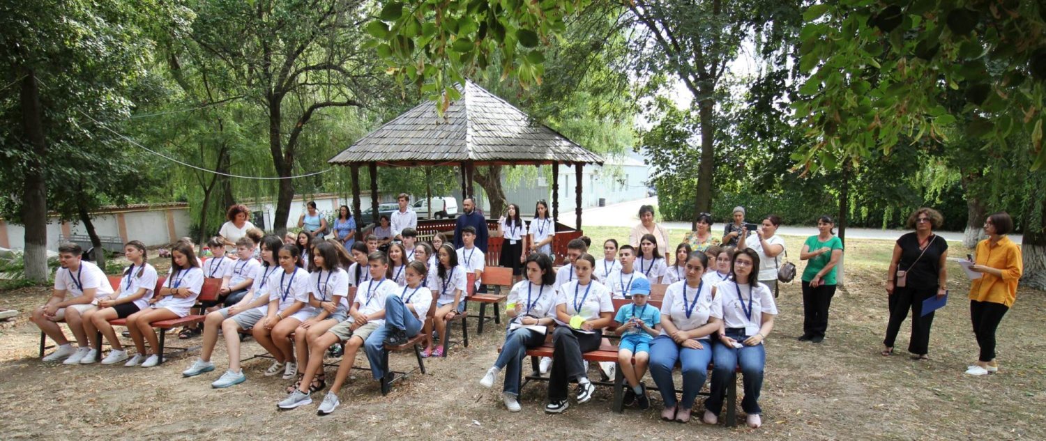 Tabără de excelență pentru elevii olimpici din Mitropolia Olteniei 306650