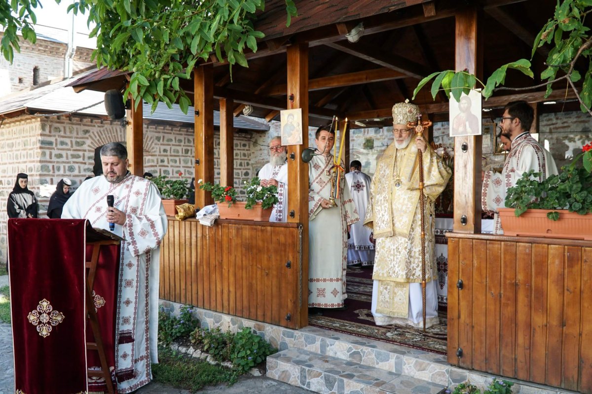 Slujire arhierească la Mănăstirea Aninoasa 306821
