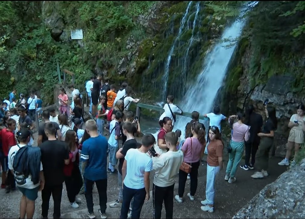 Copii din Moldova și Ucraina în tabără la Mănăstirea Caraiman 306886