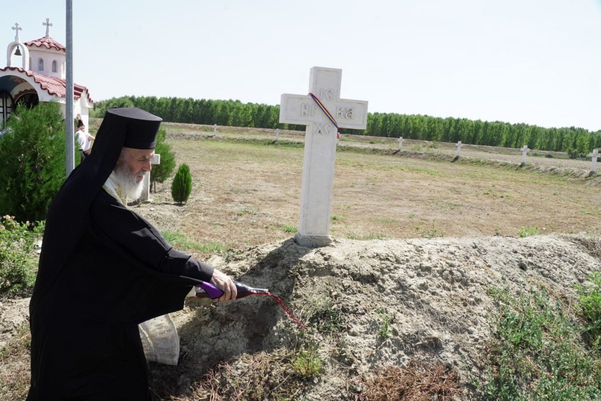 Luminoasele „candele” ale martirilor din Insula Mare a Brăilei 306830