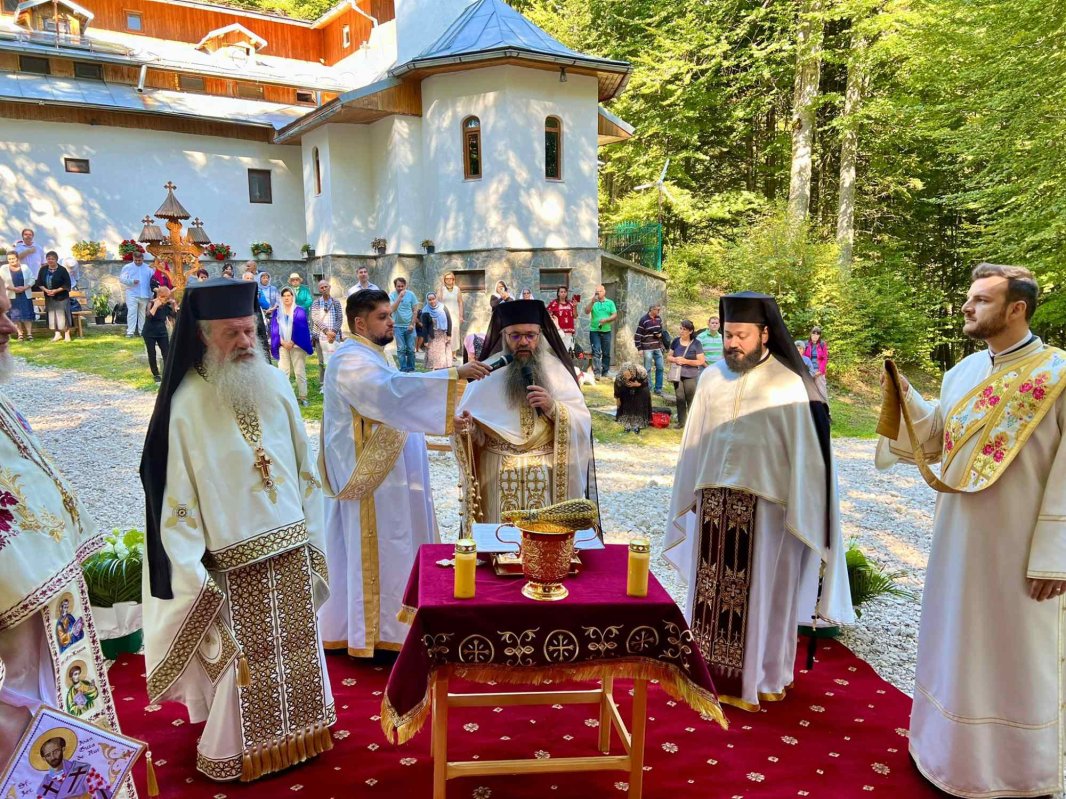 Moment de împlinire pentru obștea Schitului „Sfânta Ana”-Cota 1.400 306880