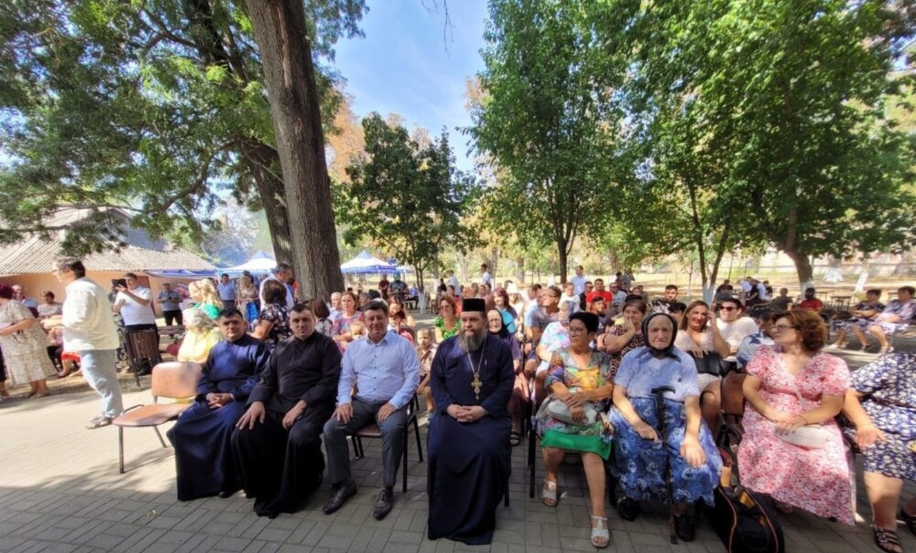 Întâlnirea fiilor satului într-o parohie arădeană 306939