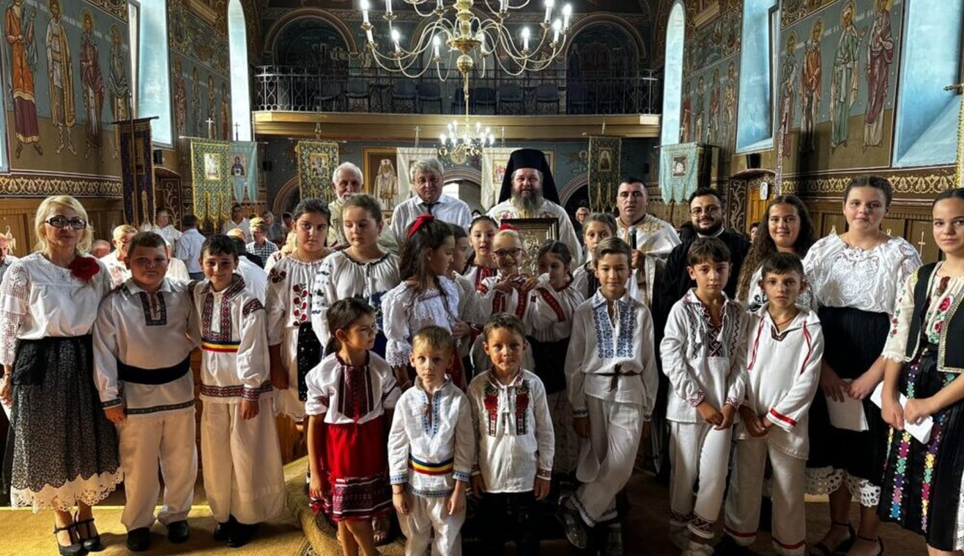 Întâlnirea fiilor satului într-o parohie arădeană 306940
