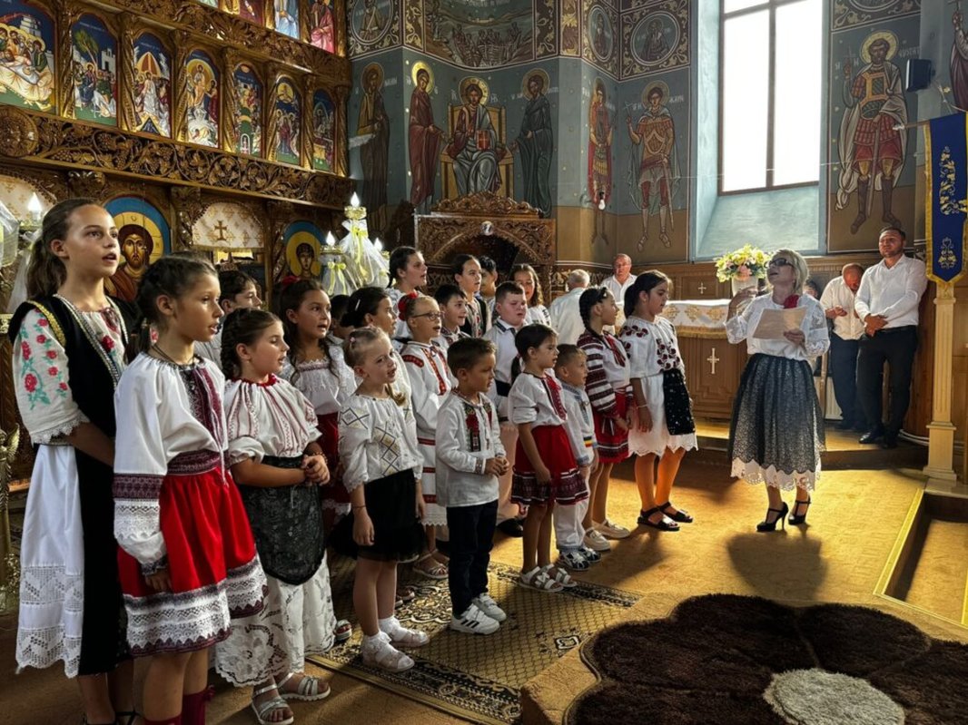 Întâlnirea fiilor satului într-o parohie arădeană 306941