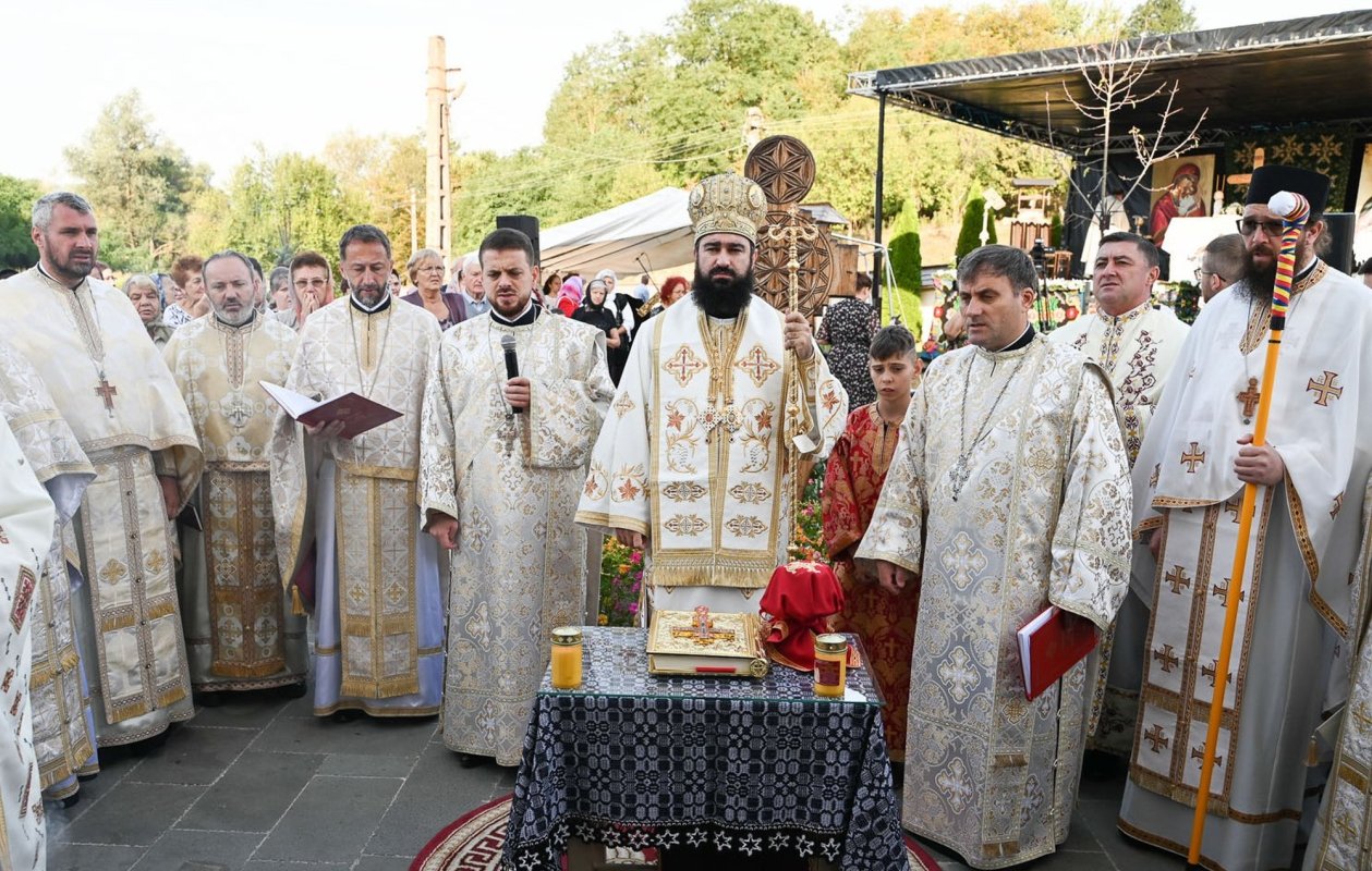 Sfinţiri de biserici în Episcopia Devei şi Hunedoarei 306916
