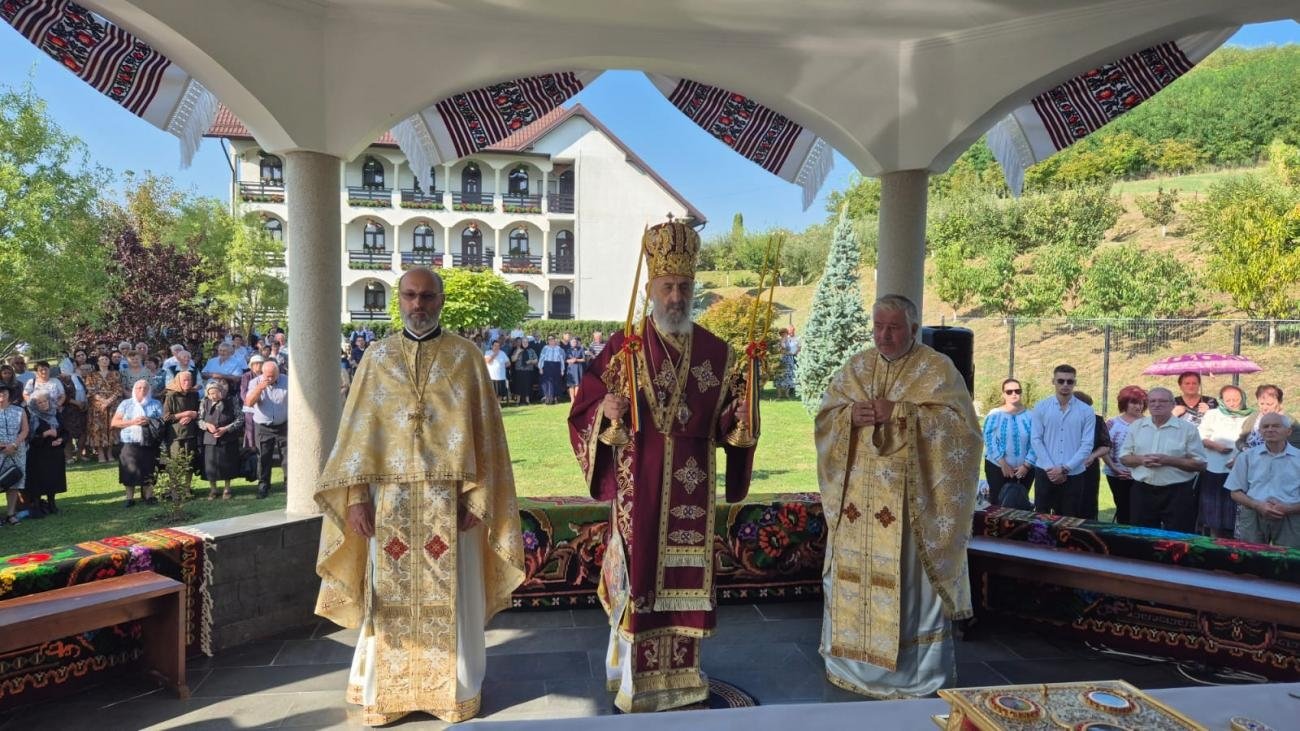 Slujire arhierească la praznicul unui așezământ din Mureş 307156