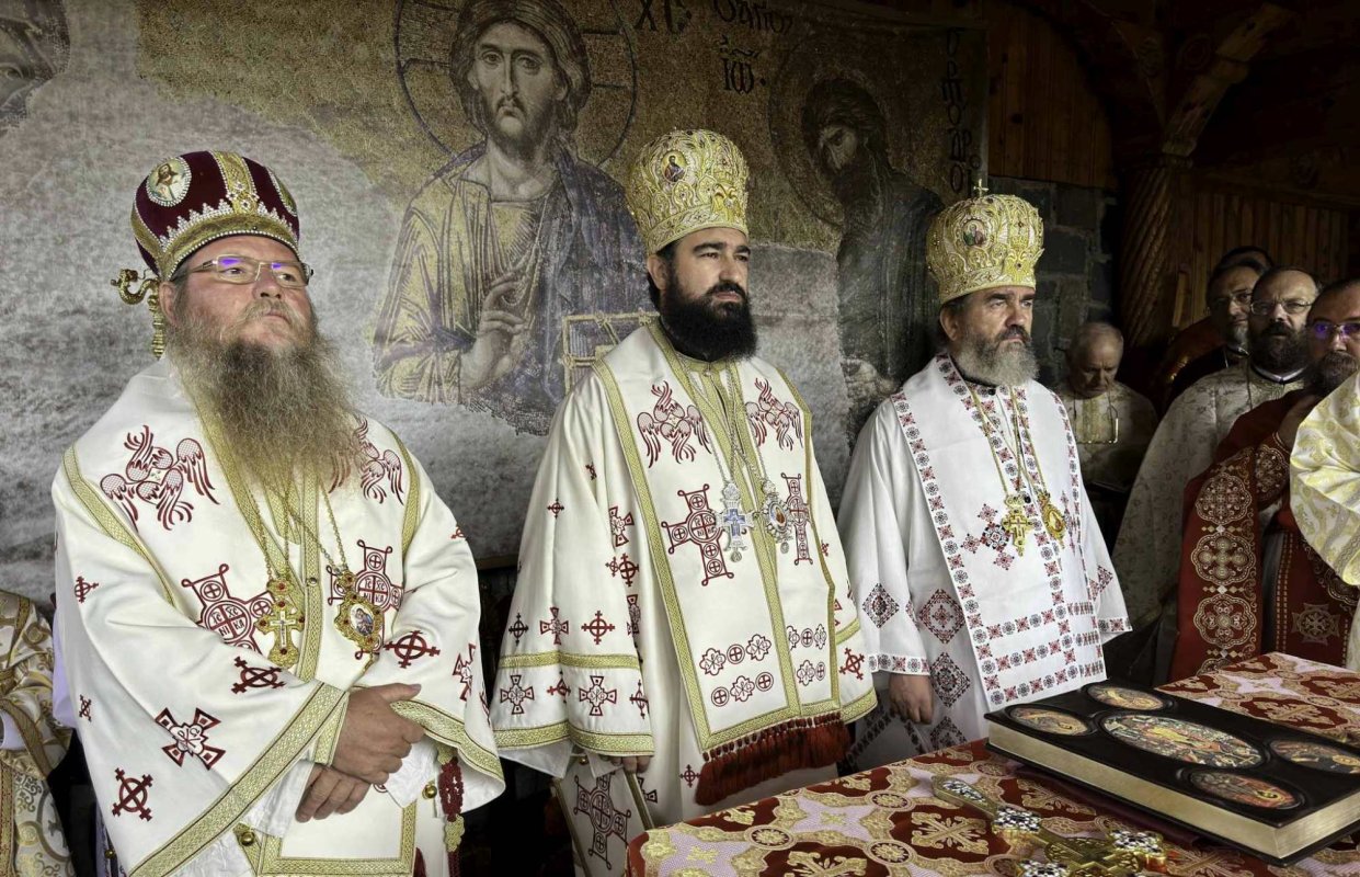 Sobor de ierarhi la sărbătoarea Mănăstirii Făgeţel 307152