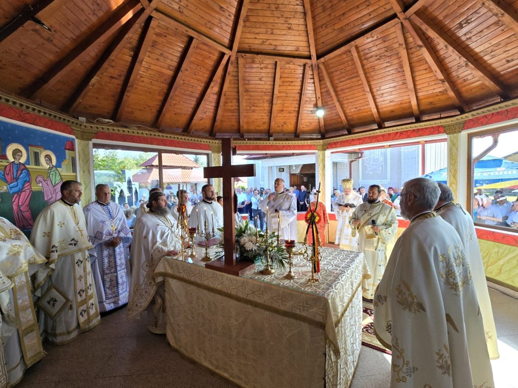 Binecuvântare arhierească în Parohia Câțcău, judeţul Cluj 307368