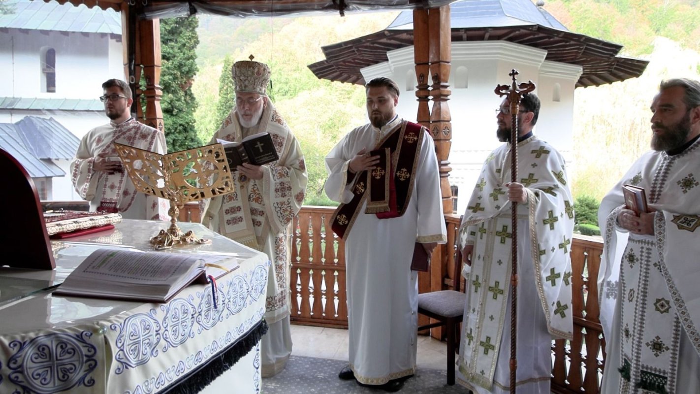 Binecuvântare arhierească pentru pelerinii Mănăstirii Robaia 307427