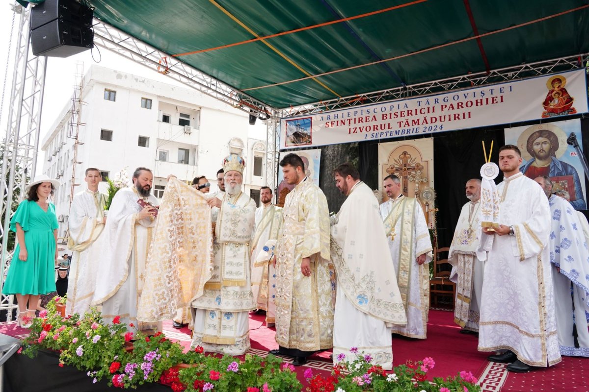 Biserica Parohiei „Izvorul Tămăduirii” din municipiul Târgoviște a fost sfințită 307417