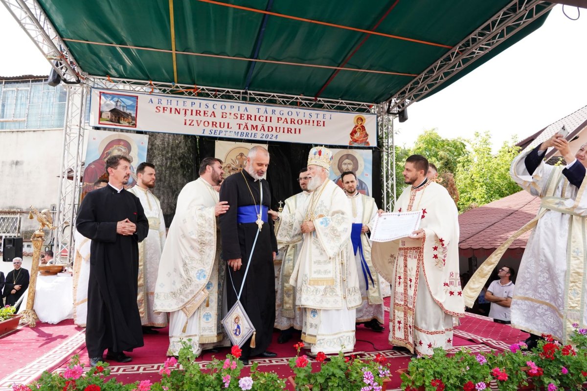 Biserica Parohiei „Izvorul Tămăduirii” din municipiul Târgoviște a fost sfințită 307418